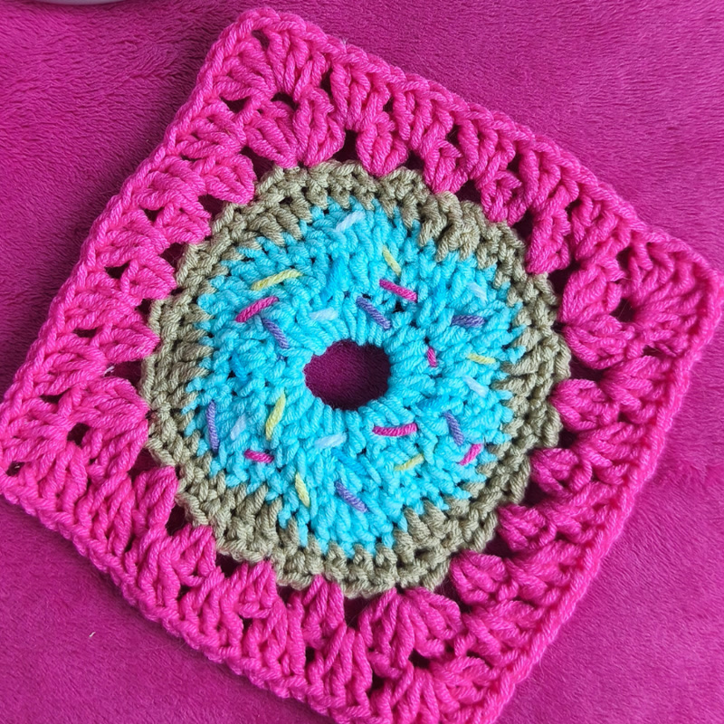 Granny square z motywem donuta